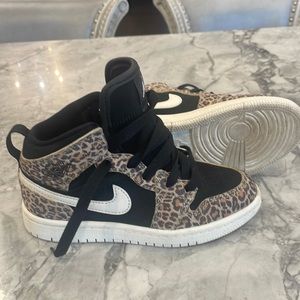 Nike Jordans (mid)